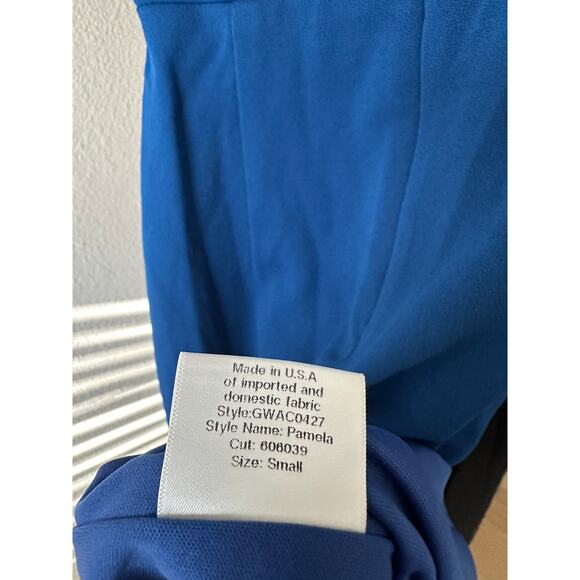 Katie May Pamela Gown in Ocean - Picture 7 of 8